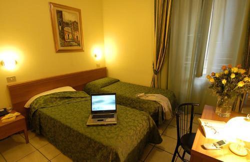 Hotel 22 Marzo Милано Екстериор снимка