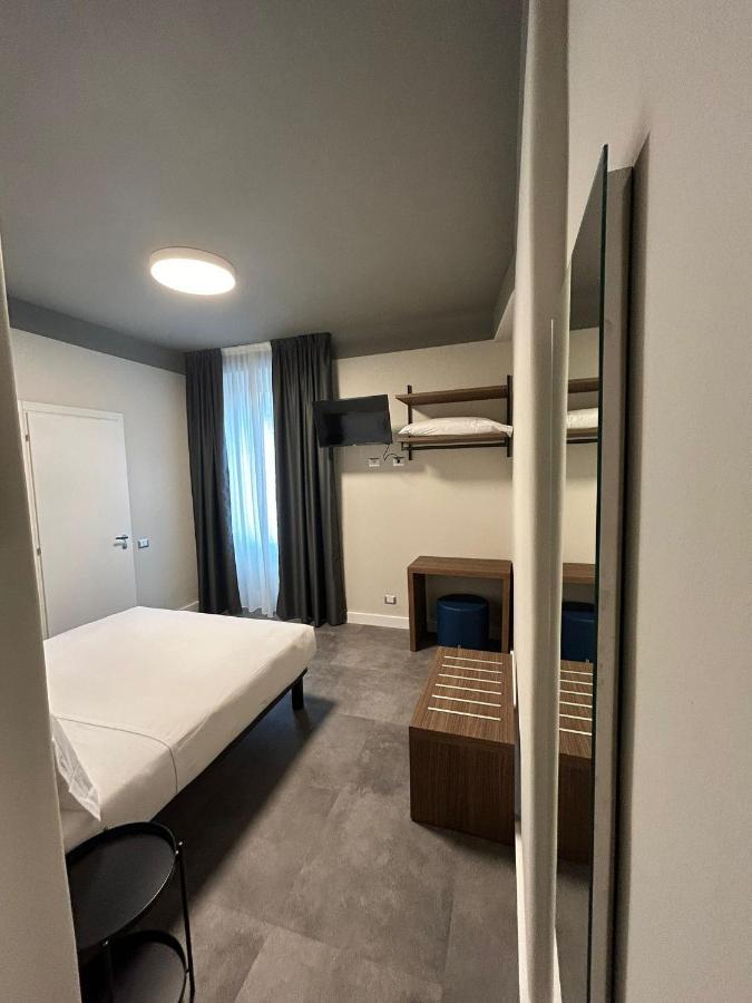 Hotel 22 Marzo Милано Екстериор снимка