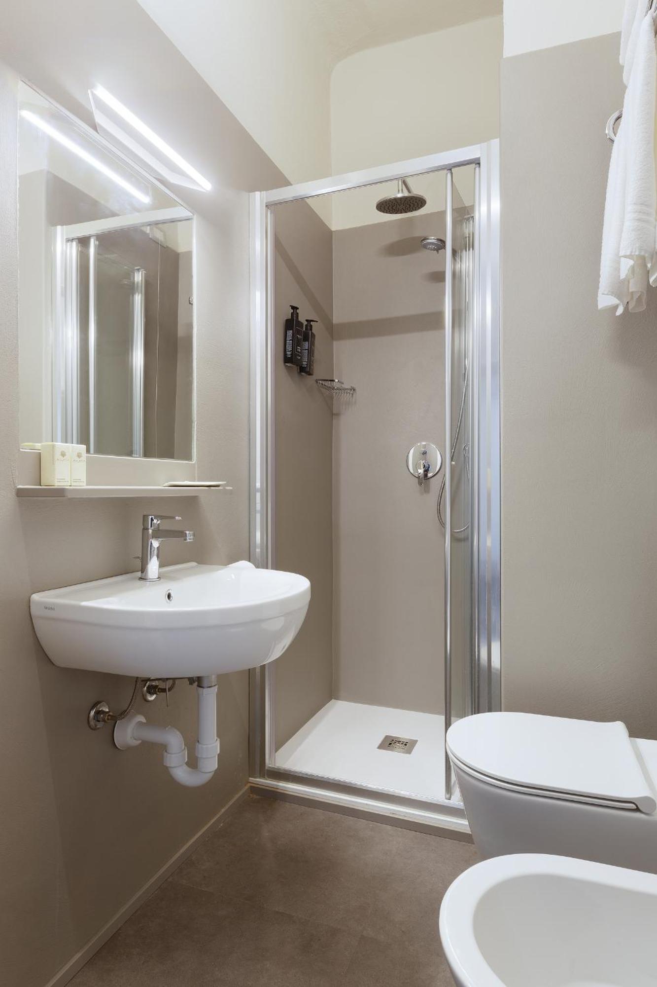 Hotel 22 Marzo Милано Екстериор снимка